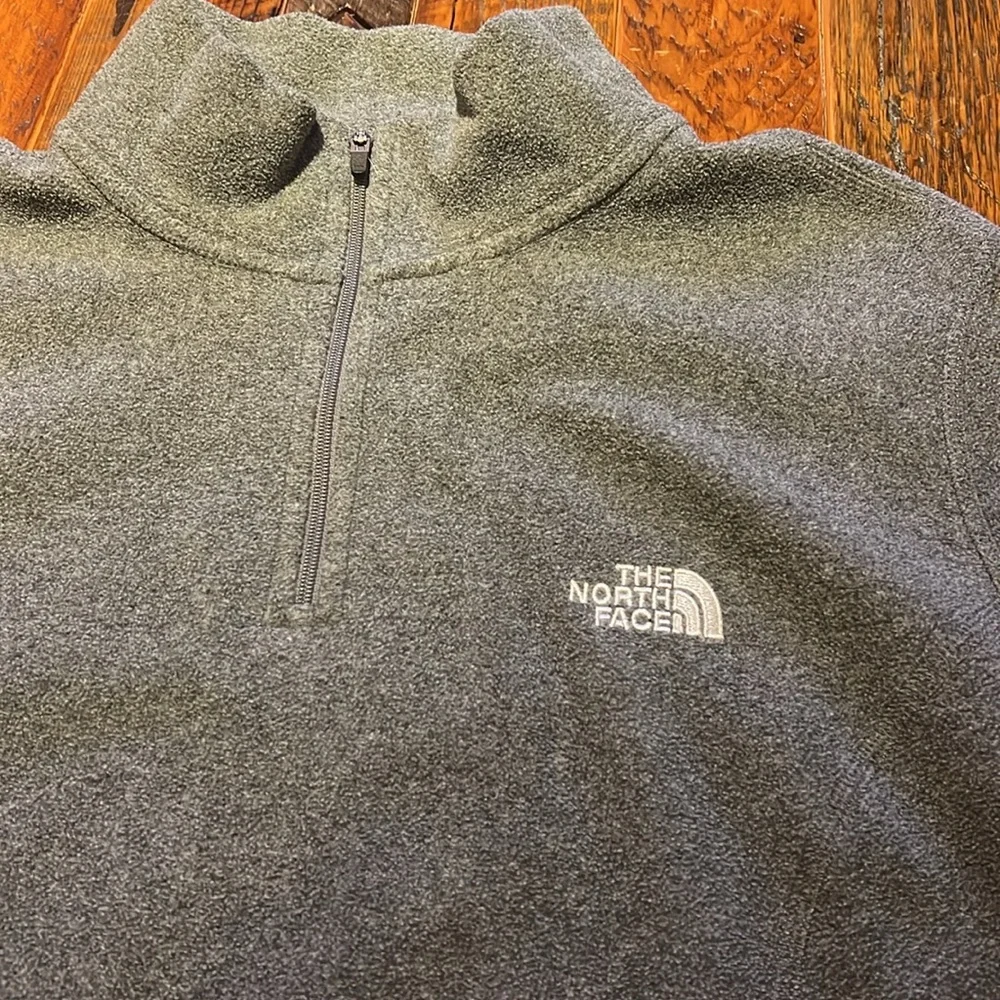 Women’s 1/4 zip North Face pull over